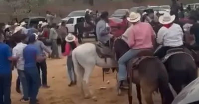 Tragedia en las Montañas de Sinaloa: Dos Vidas Segadas en una Carrera Clandestina de Caballos