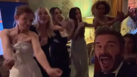 Emocionante Reencuentro: Las Spice Girls Celebran los 50 Años de Victoria Beckham