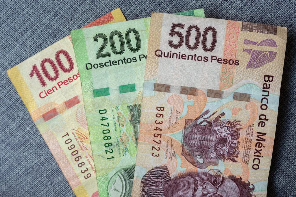 Peso Mexicano y Bolsa Caen tras Victoria de Morena en el Congreso