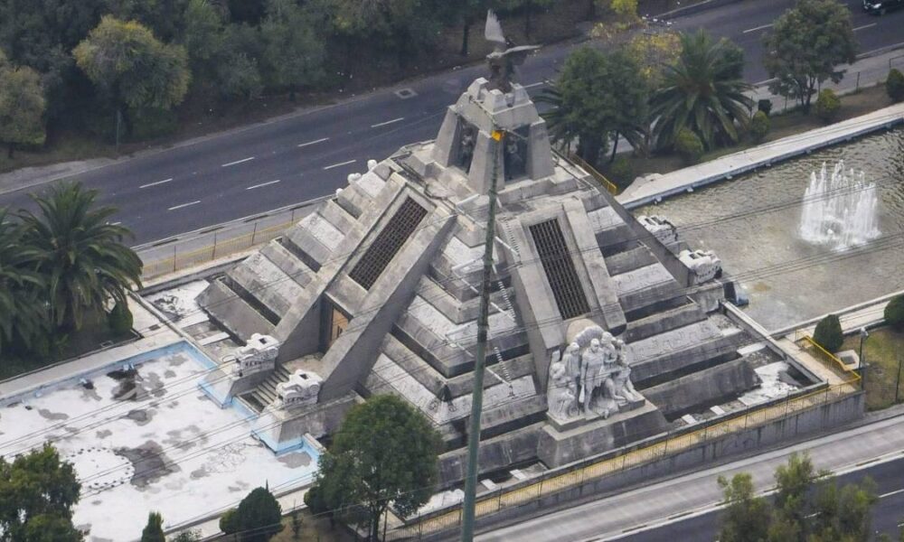 Incendio Controlado en la Pirámide del Monumento a La Raza en CDMX: Causas y Consecuencias