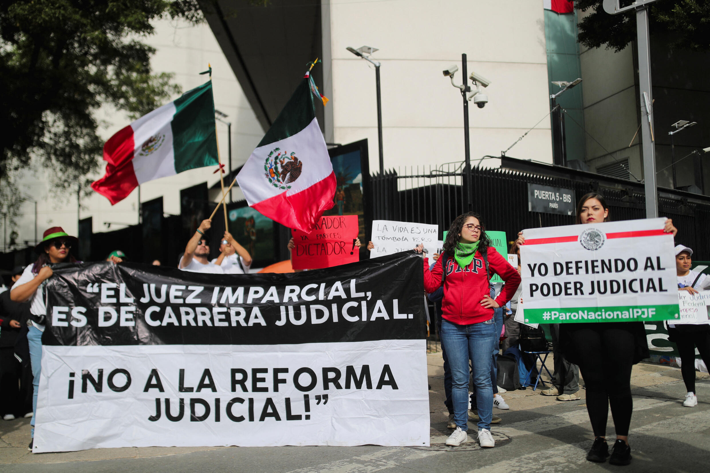 México aprueba polémica reforma judicial: jueces serán elegidos por voto popular